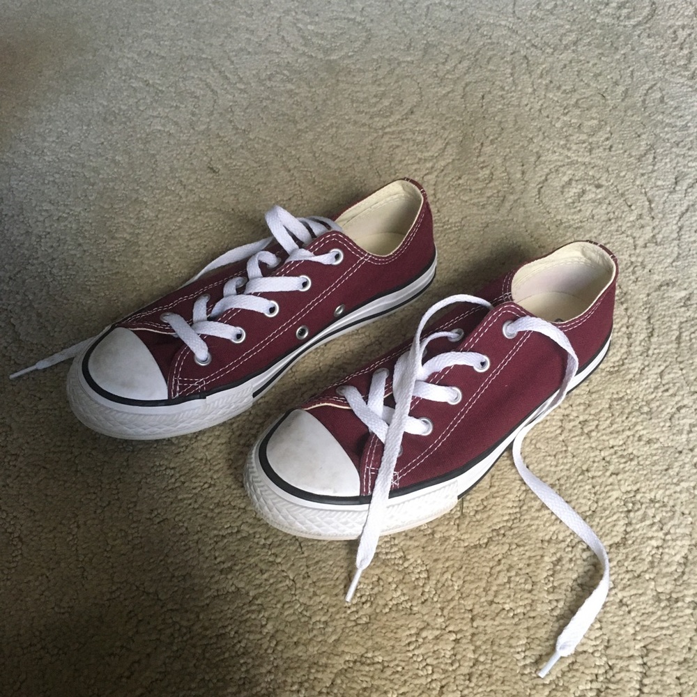 Maroon converse